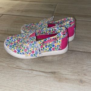 Toms Baby Girl Toddler Shoes 5 or 5T Pink Flowers Slip On Tiny Toms